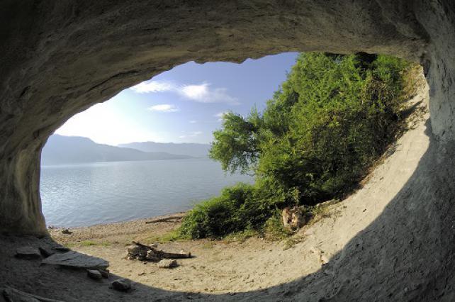 Grotte de Lamartine, au bord du lac du Bourget, Saint-Pierre de Curtille