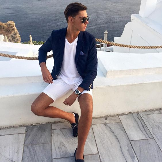 Blazer and chinos shorts make you look more dashing 