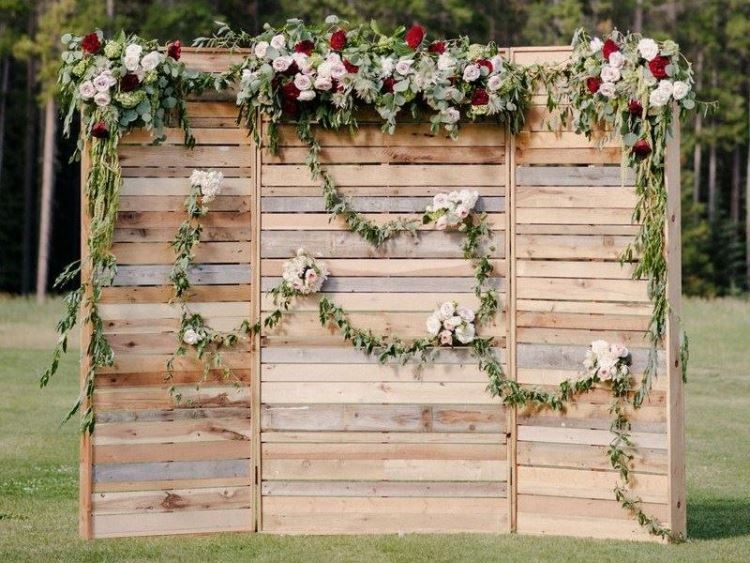 Backdrop đám cưới handmade bằng gỗ pallet