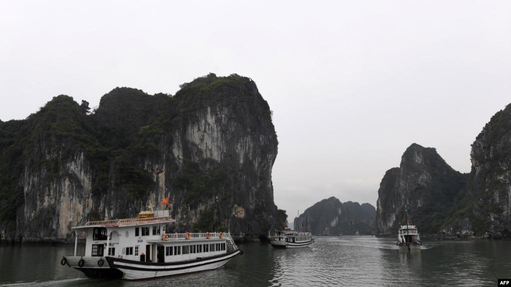 Vịnh Hạ Long của Việt Nam đã được UNESCO công nhận là di sản thiên nhiên thế giới