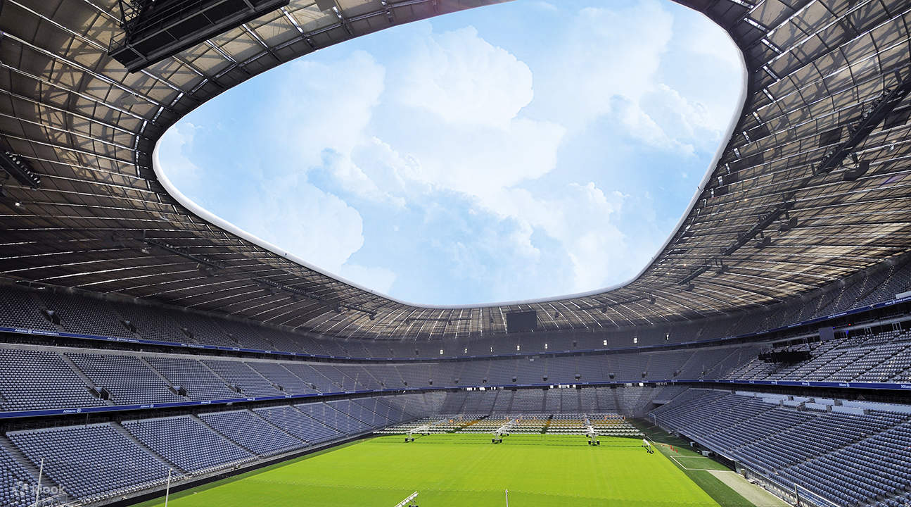 Sân vận động Allianz Arena được chụp từ bên dưới 