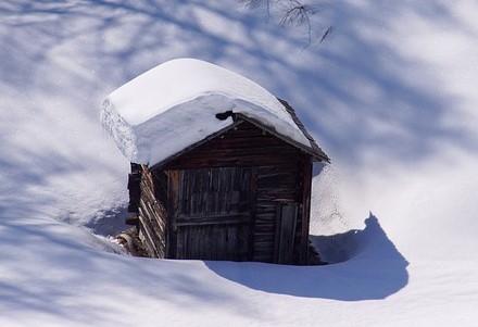 雪　小屋
