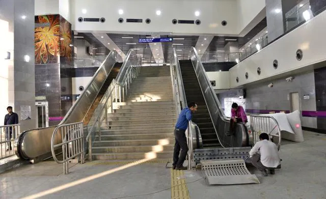 kalkaji metro station