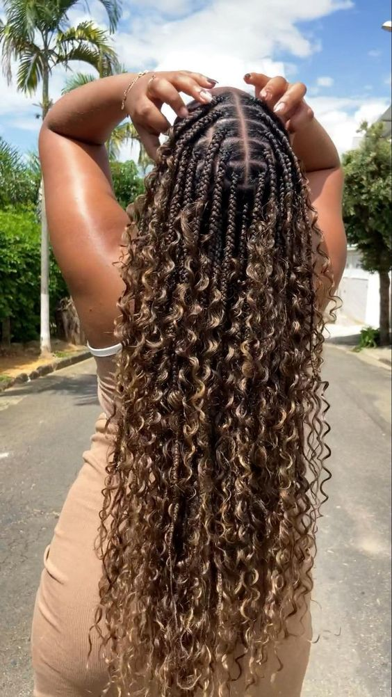 Back view of a lady rocking the curly hairdo