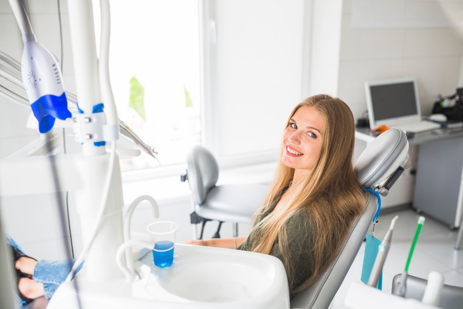 Mergi la medic periodic pentru igienizare dentară și control de rutină