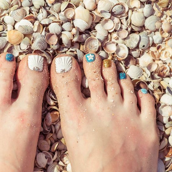 Seashell Summer Toe Nail Art 