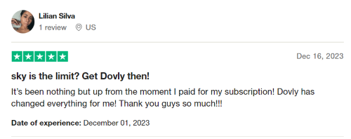 A five-star Dovly review from someone who loves how much their credit score has improved since using Dovly. 