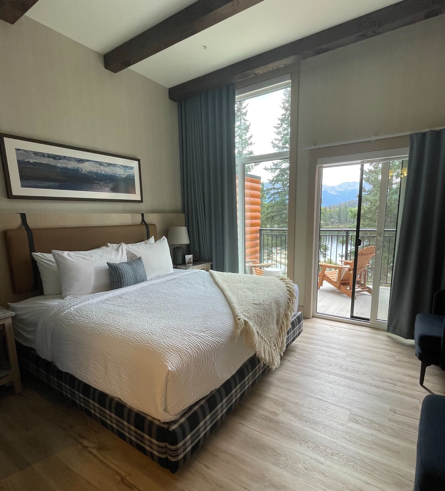 5 Days in Banff and Jasper National Parks: Pyramid Lake Lodge Founders Room