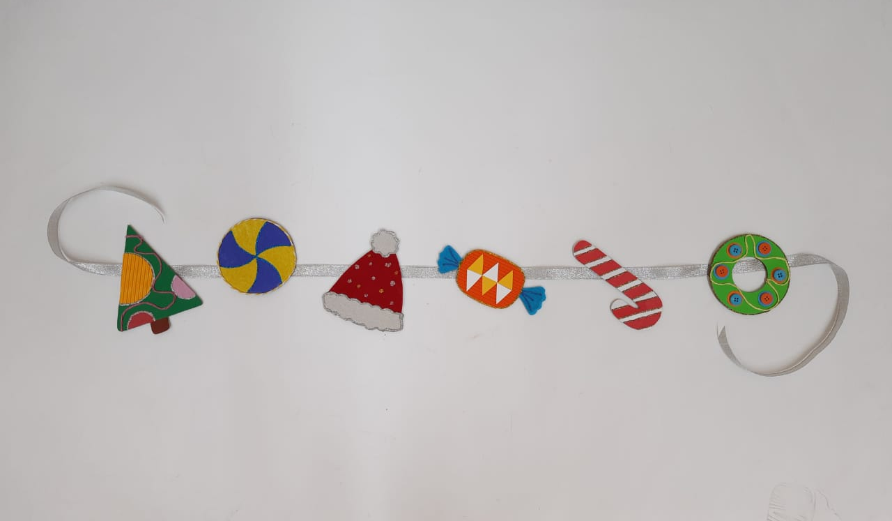 Easy to Make Christmas Bunting with Holiday Craft for Toddlers