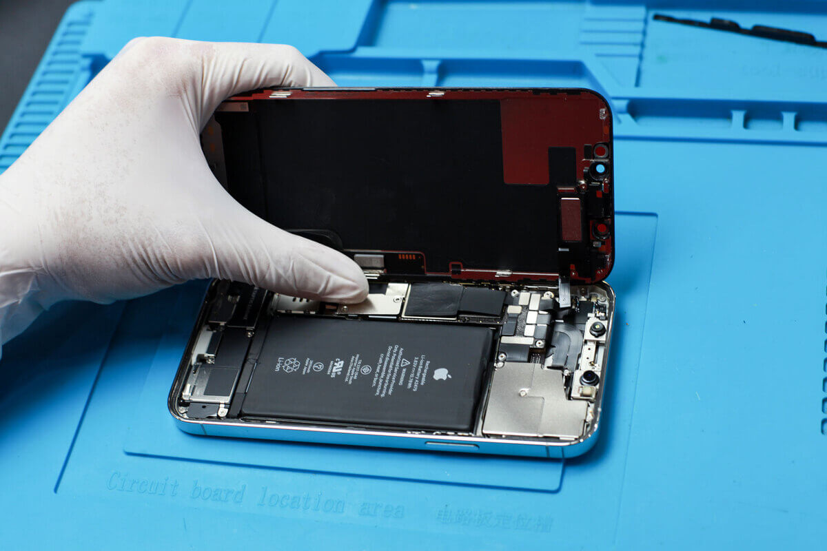 thay màn hình iPhone 12