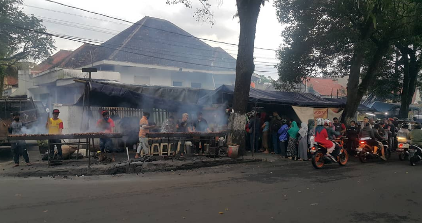 Rekomendasi Wisata Kuliner di Bandung Sate Anggrek (H. Ahmad Nawawi) Bandung
