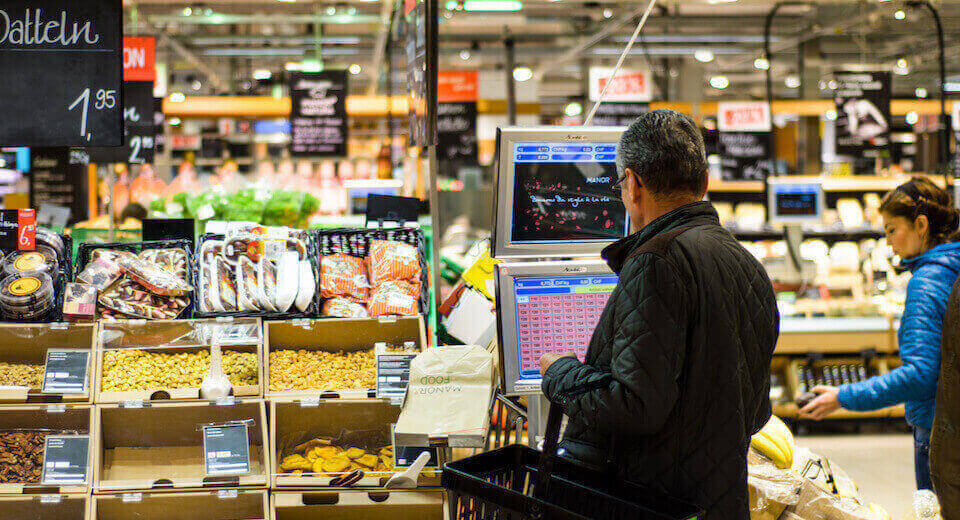 Taking digital signage in supermarkets. Image Source: Maler Digital Signage.  AI Digital Signage - REV Interactive