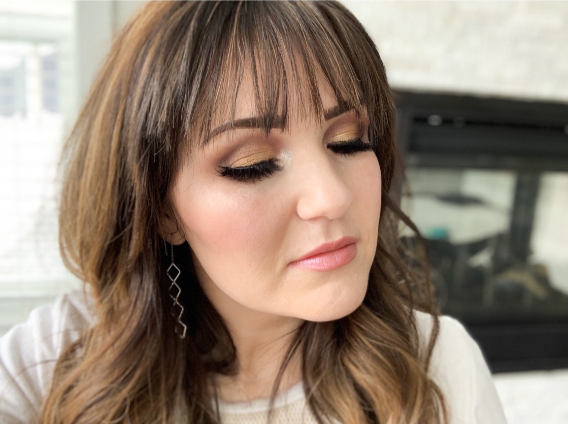 6 Tips for Applying Eyeshadow to Mature Eyes: Kelly Snider