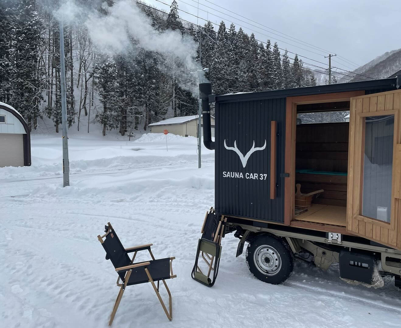 サウナカー　雪