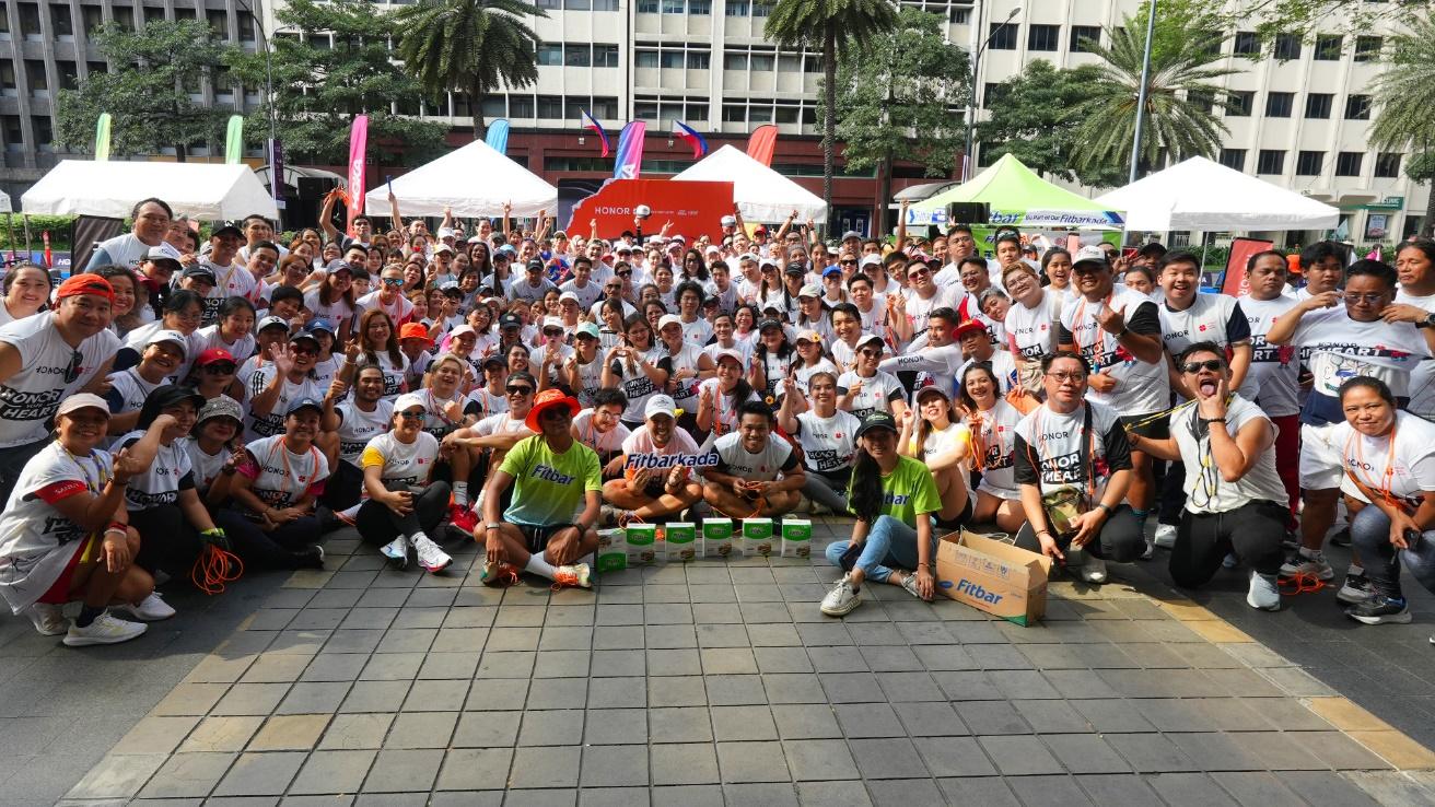 HONOR Philippines gathers over 500 jumpers to raise awareness for heart health