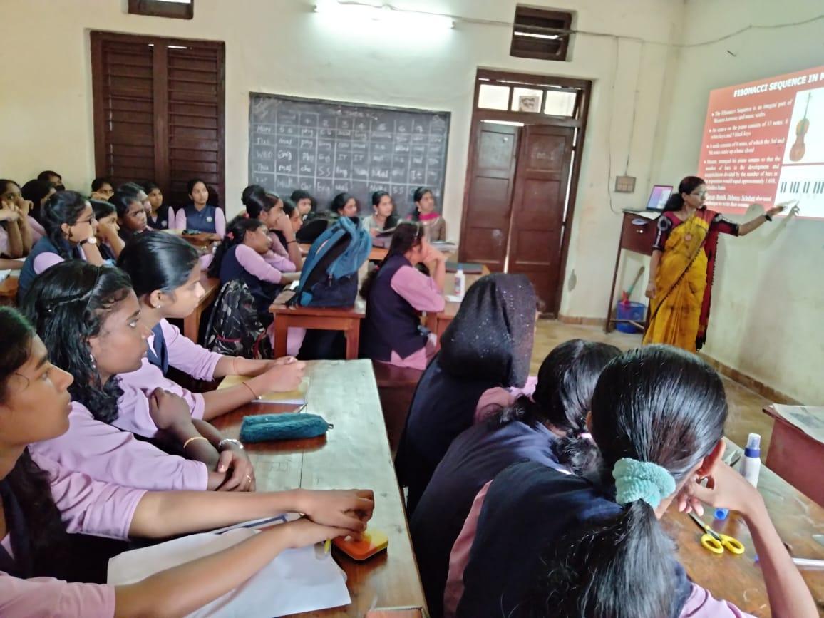 A group of women in a classroom

Description automatically generated