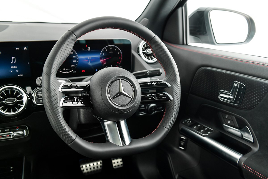ดีไซน์ภายในรถยนต์ : Mercedes-Benz GLA 200 AMG Dynamic (Facelift) 2024