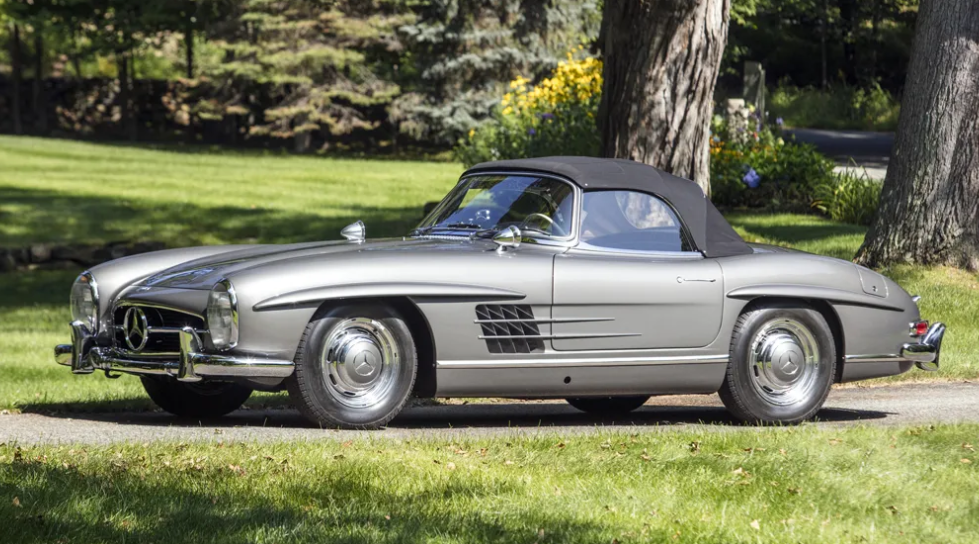 This Restored 1960 Mercedes-Benz 300 SL Roadster Could Rake in $1.4 Million at Auction