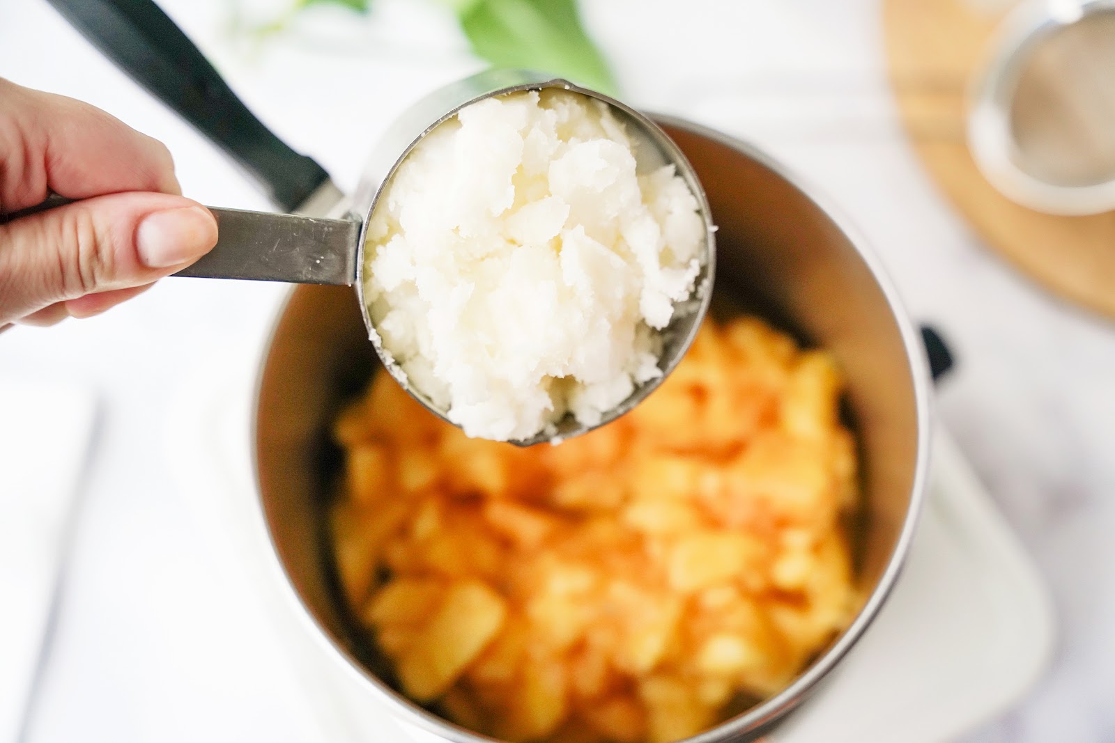 Add mashed papaya and coconut oil to a sauce pan.