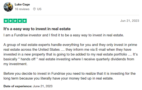 A five-star Fundrise review from someone who loves how the platform has real estate experts managing each property investment. 