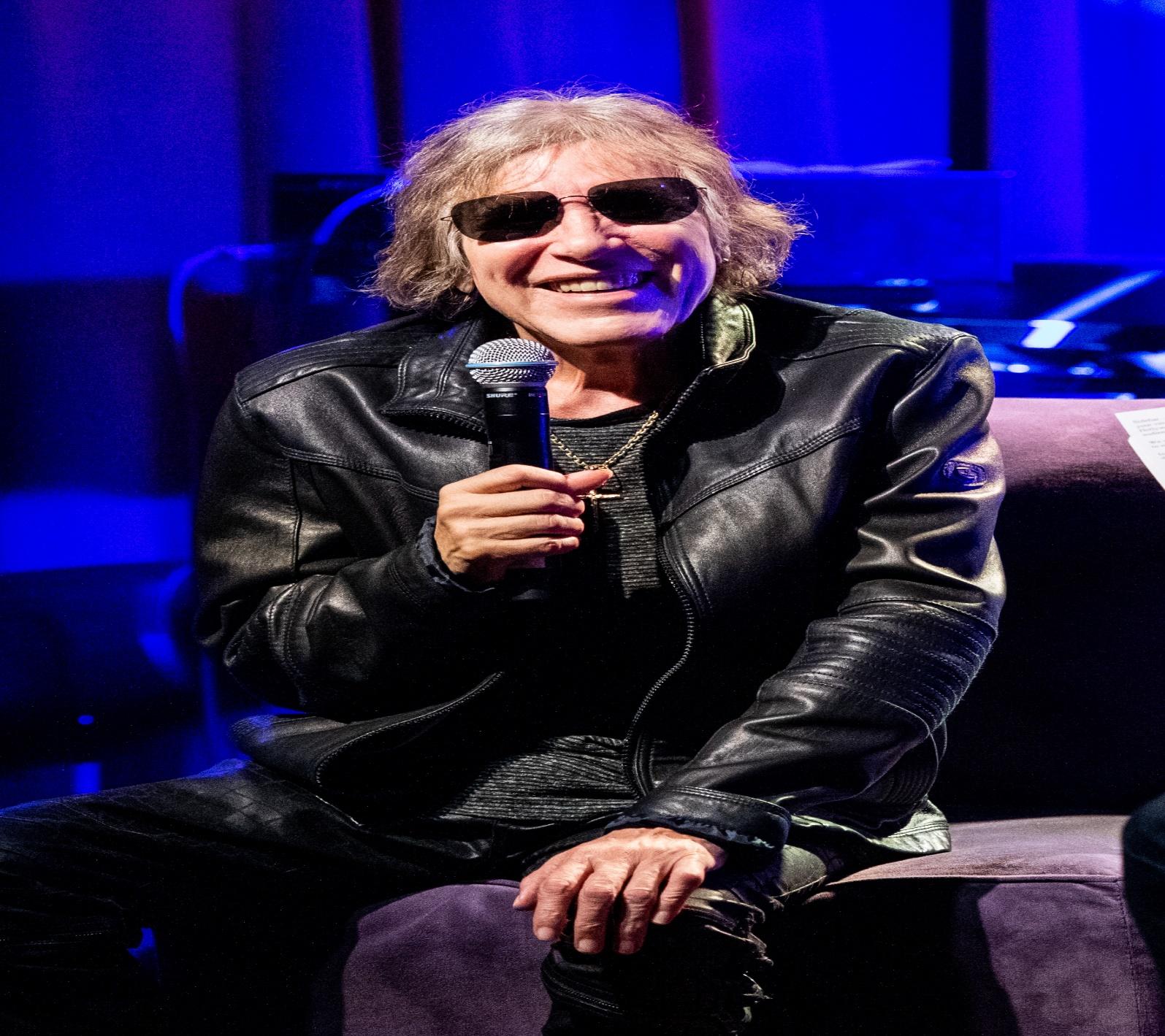How old is Jose Feliciano and is the Feliz Navidad singer blind? | The US  Sun