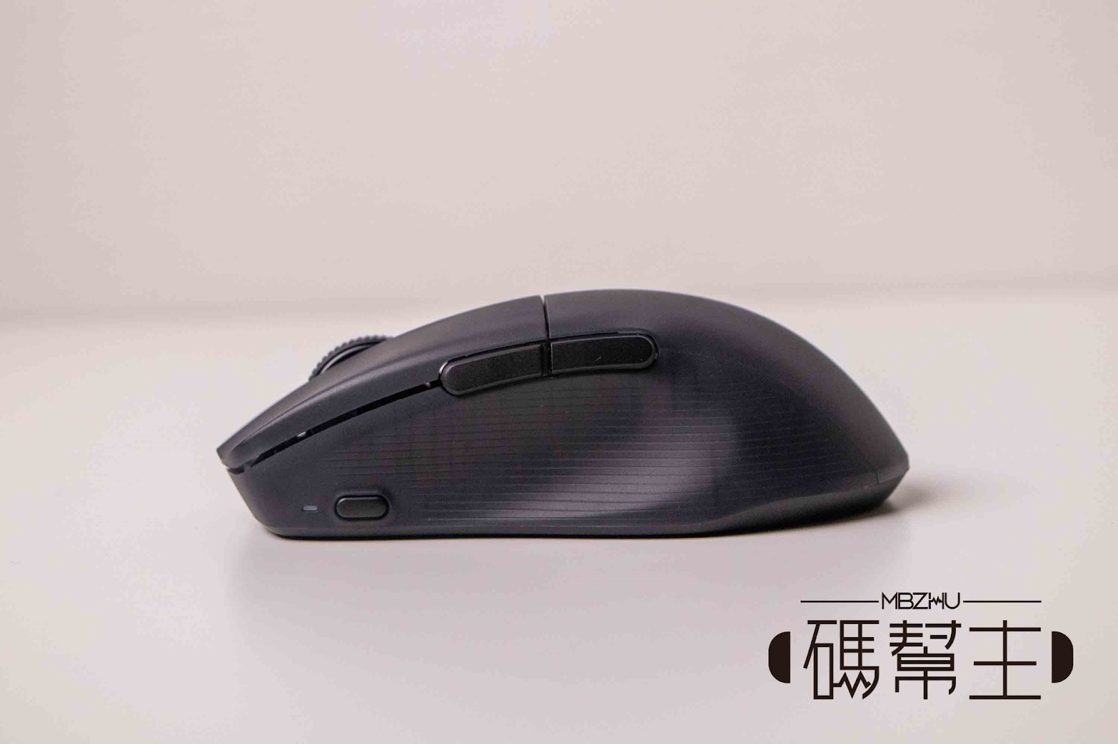 極致輕盈 征服沙場｜ROCCAT PURE 系列超輕量電競滑鼠開箱 10
