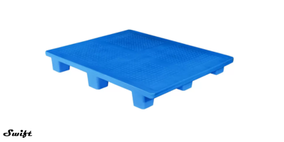 Rackable Plastic Pallets for efficient storage in pallet racking systems.