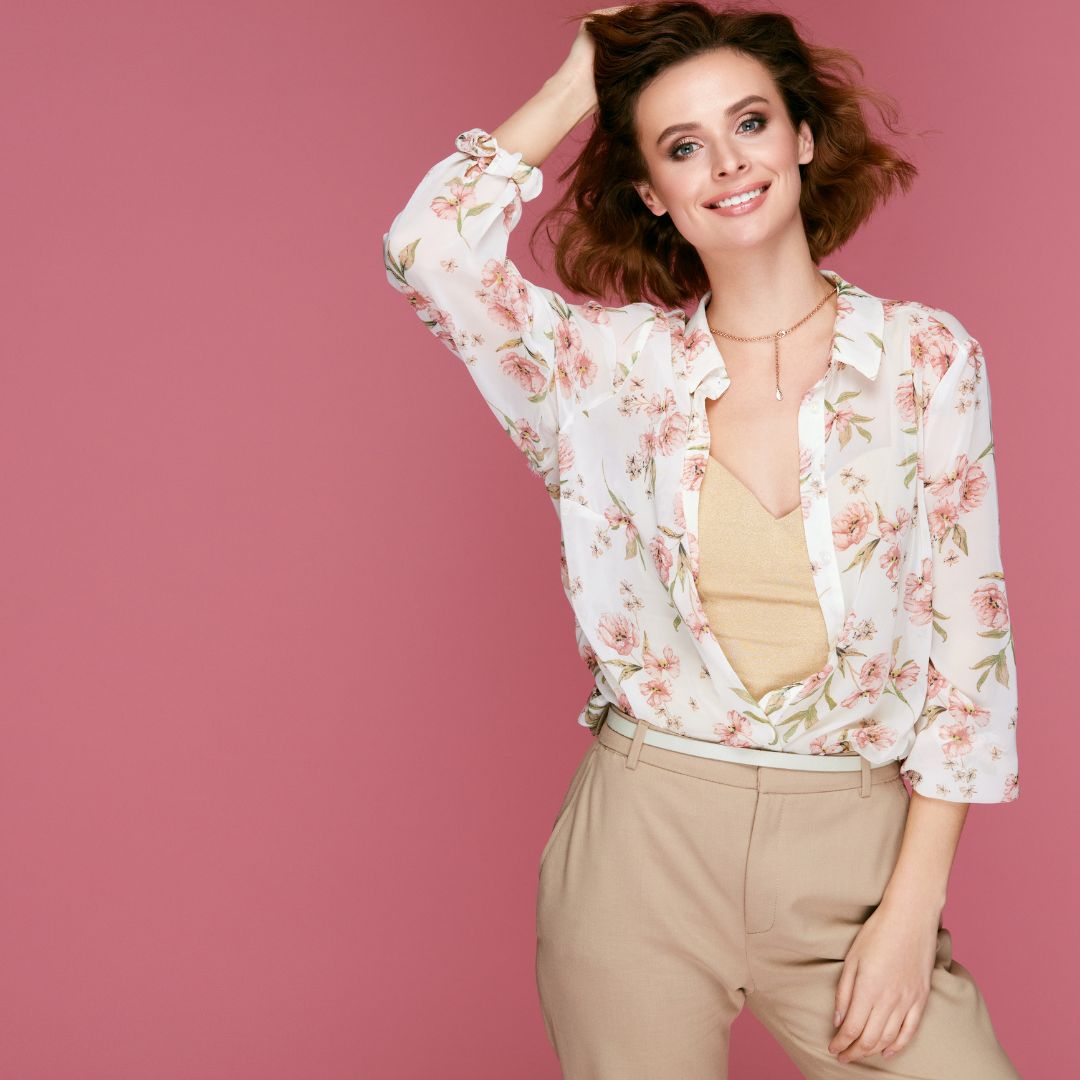 donna che indossa una camicia