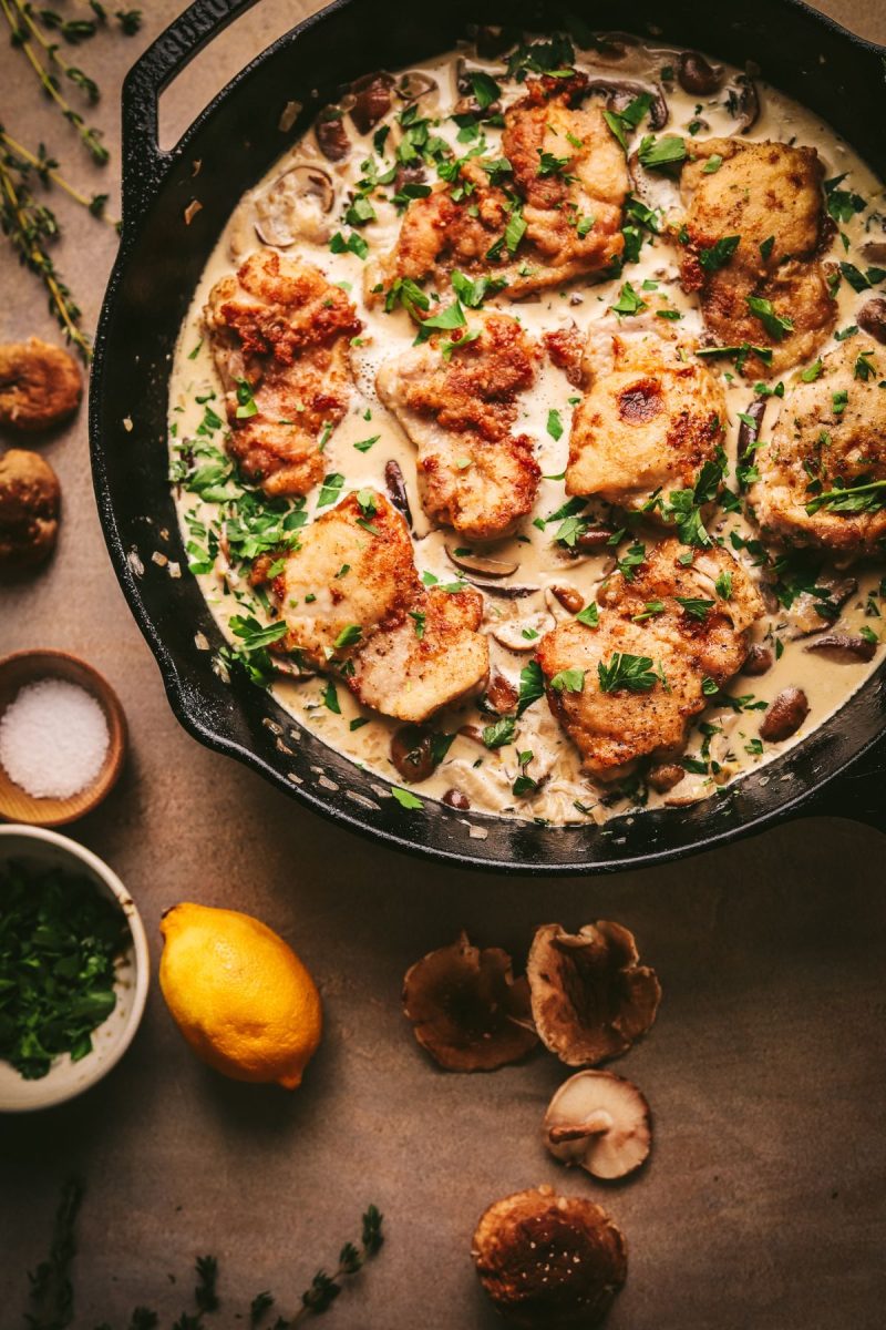A champagne chicken skillet with mushrooms.