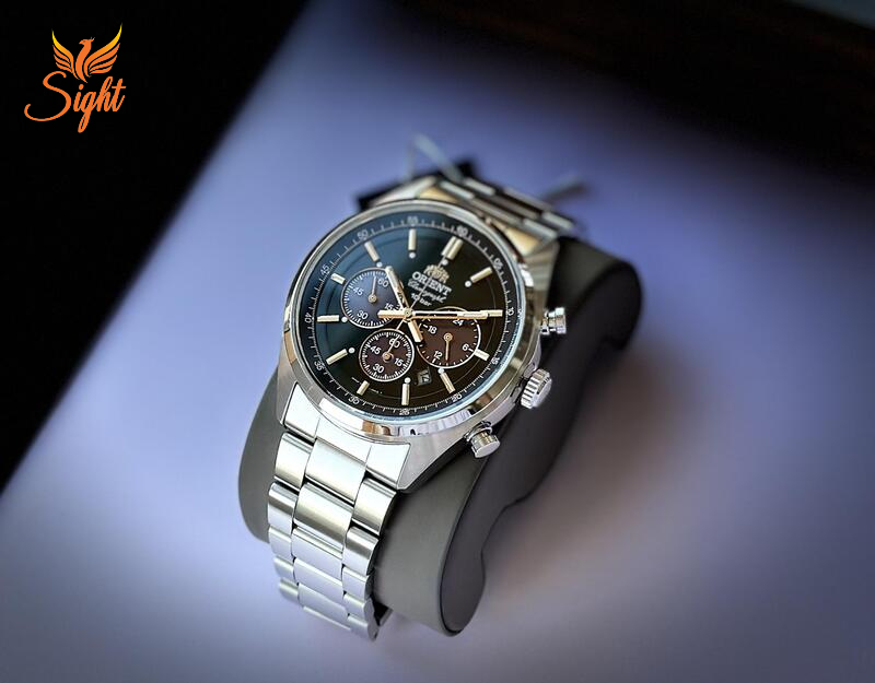 Chronograph tiêu chuẩn thường được trang bị bởi hai nút bấm