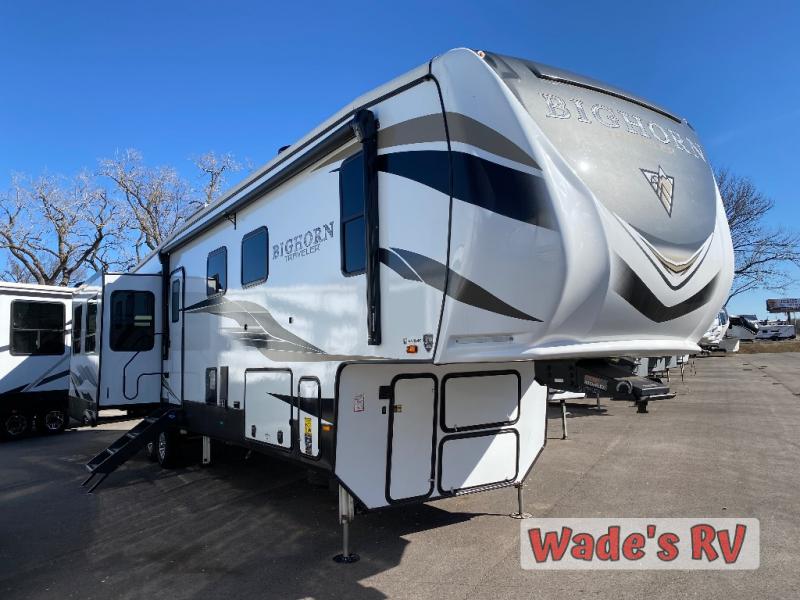 Get an incredible deal on your next fifth wheel when you shop at Wade’s today.