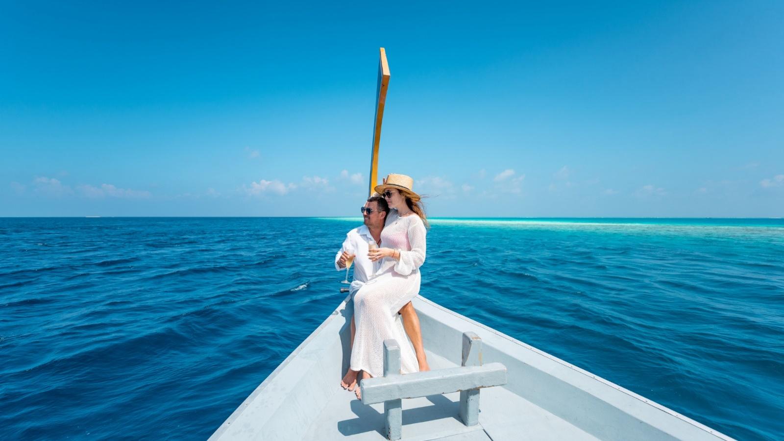 Two women on a boat

Description automatically generated