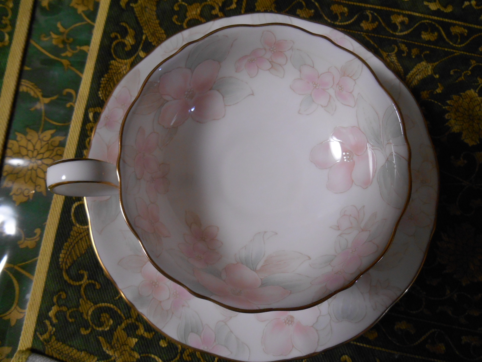 ノリタケの花柄のカップの画像
