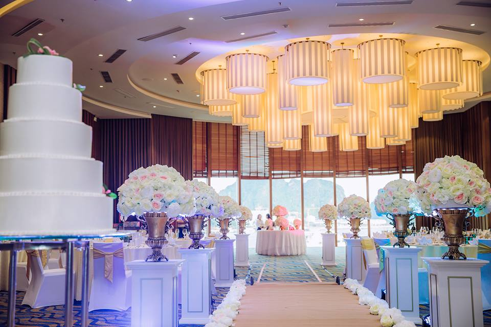 Organize a luxurious and classy wedding event in Ha Long