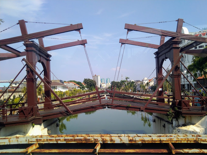 Jembatan Kota Intan (Photo: Google Maps / Muhammad Bakr Muhlison)