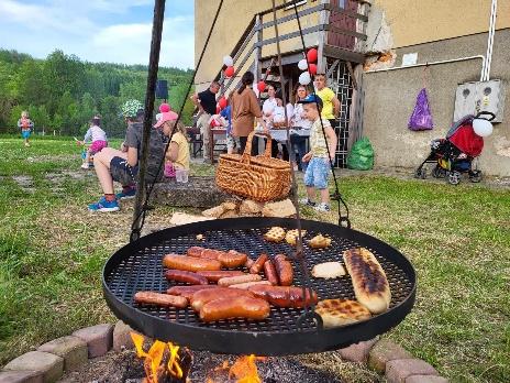 Obraz zawierający na wolnym powietrzu, grill, danie, mięso

Opis wygenerowany automatycznie