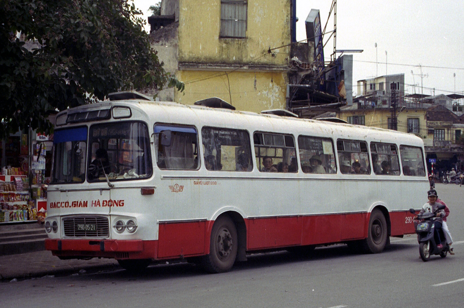 ‘Bộ sưu tập’ xe buýt đủ mọi chủng loại ở Hà Nội năm 1996