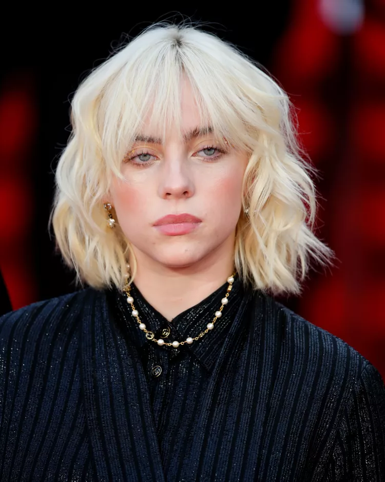 Picture of Billie Eilish wearing the blond  shag haircut