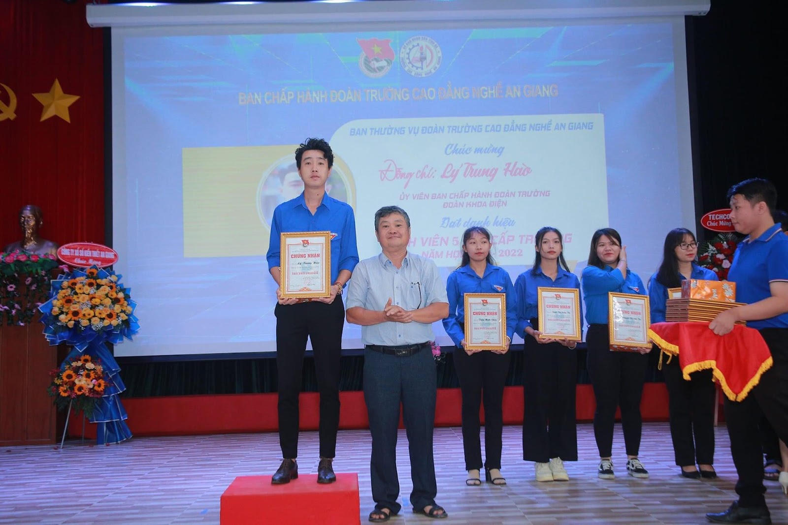 Hành trình của sinh viên Lý Trung Hào: Đạt danh hiệu sinh viên xuất sắc toàn khóa