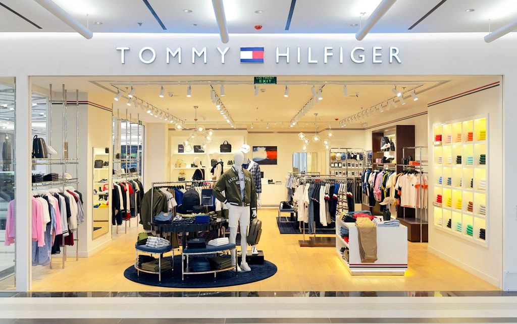 Tommy Hilfiger là một thương hiệu thời trang nổi tiếng trên toàn thế giới