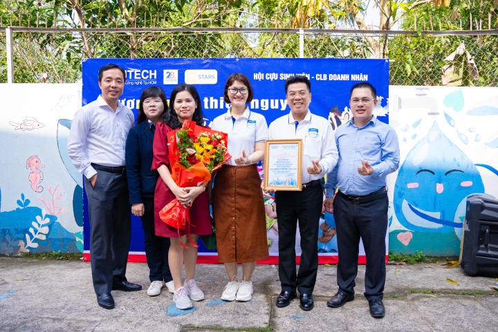 Hành trình tình nguyện đầy ắp nghĩa tình của cựu sinh viên, cựu học viên và doanh nhân HUTECH 89