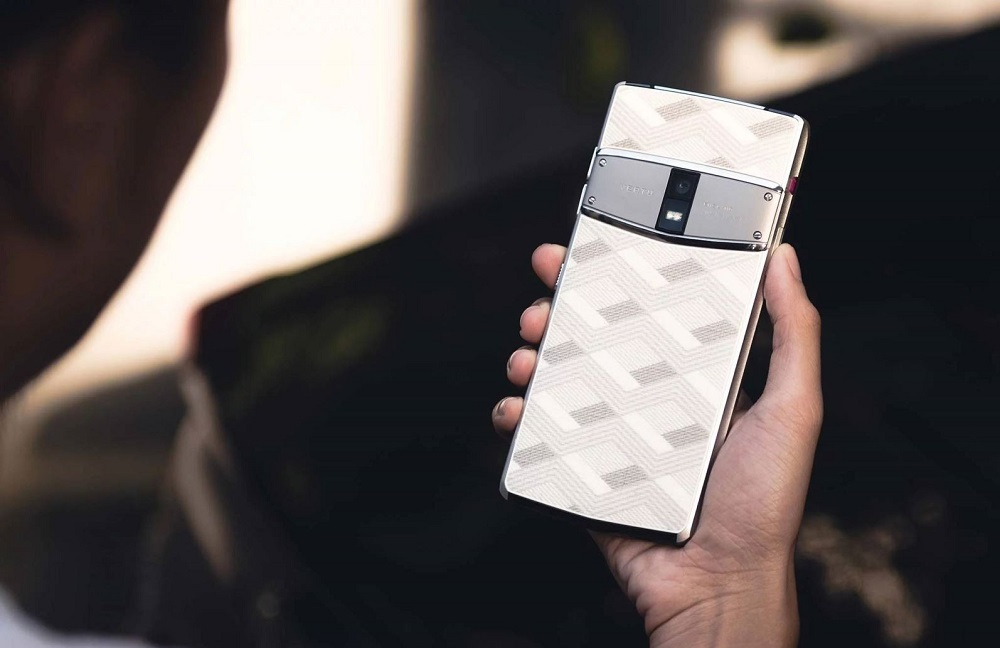 VERTU ASTER P - LÀN GIÓ MỚI CỦA MỘT THƯƠNG HIỆU XA XỈ | Hoàng Luxury