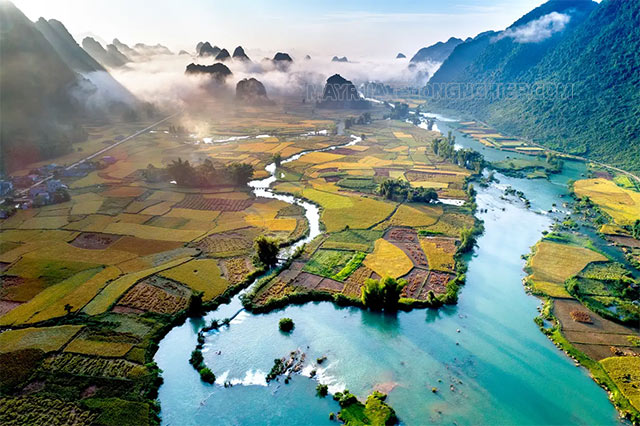 Sông Quây Sơn với làn nước ngọc trong xanh