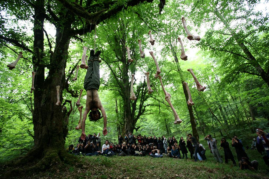 http://mahmoudmaktabi.com/wp-content/uploads/2017/10/Mahmoud-Maktabi-Im-not-political-performance-environmental-art-Festival-2008-1-1.jpg