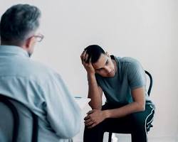 teen talking to a therapist in a confidential setting