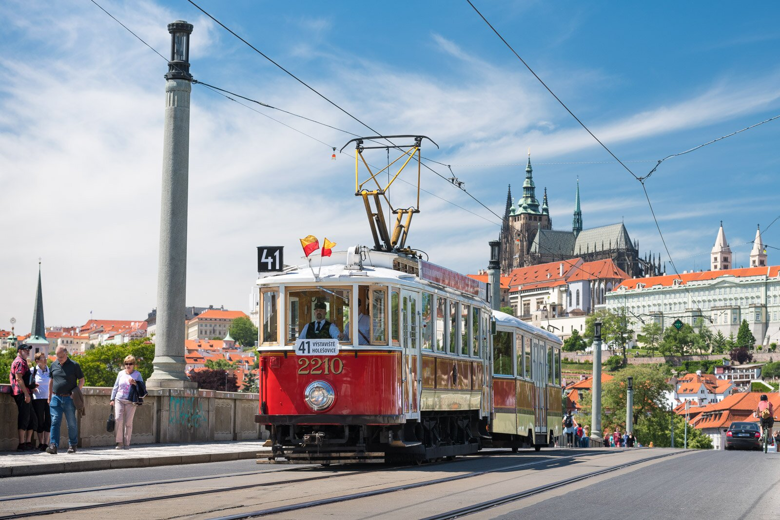 Vienna offers the Wiener Linien and Ring Tram which are bus and tram services offering a convenient travel option throughout the city. With Ring Tram, you can hop on and off to create your own tour. 