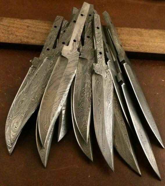 A group of knives on a table Description automatically generated