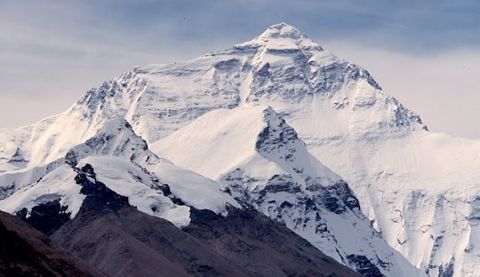 Gunung terekstrim di Indonesia, Puncak Jaya atau Carstenz (Photo: Google)