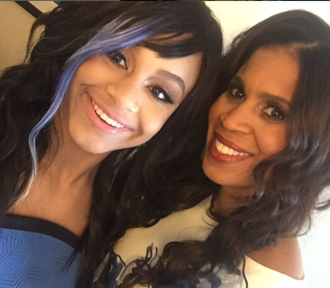 Who is Nia Sioux&rsquo;s mother?