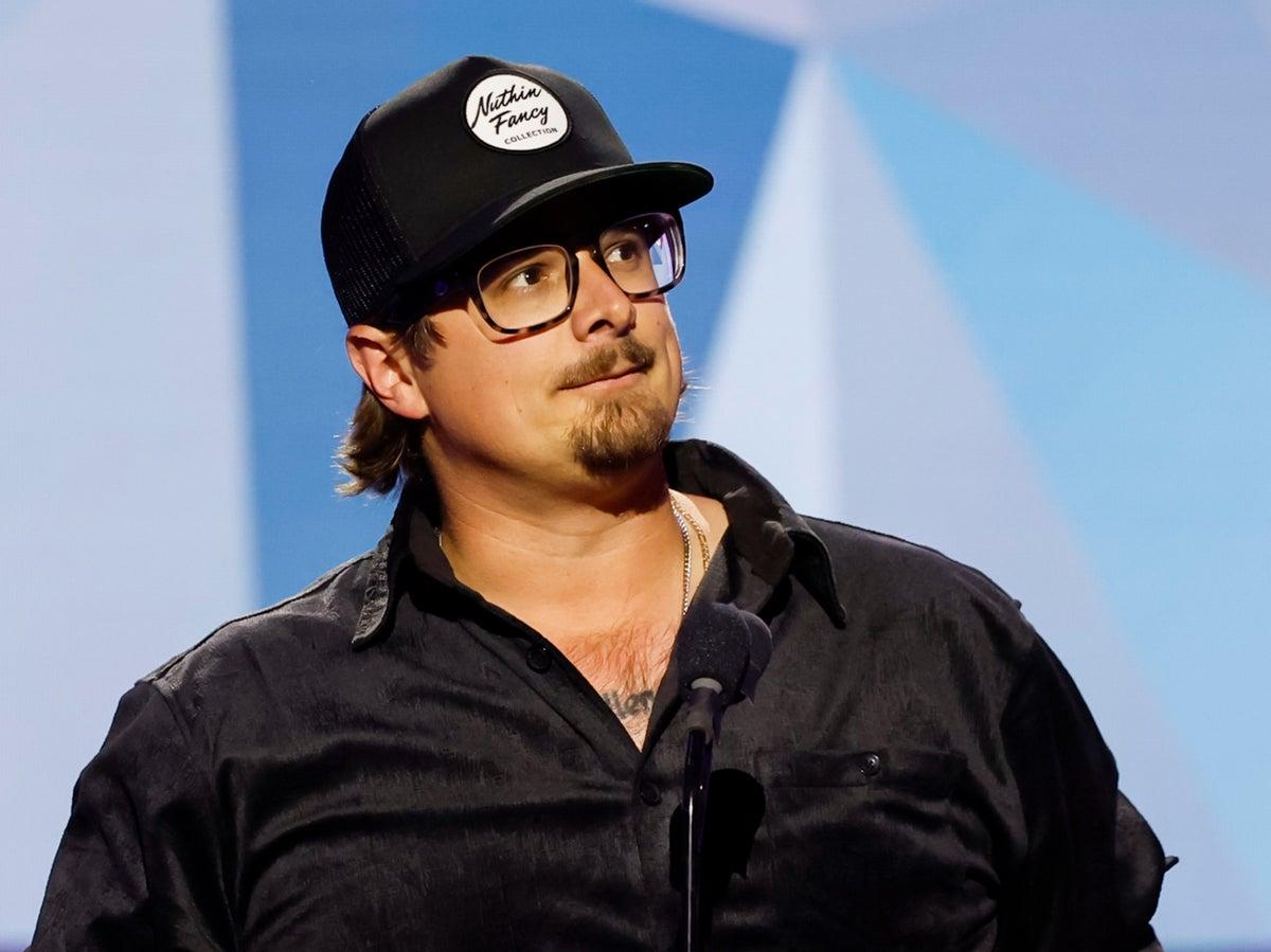 Country star Hardy and several touring crew members suffer 'significant  injuries' in tour bus crash
